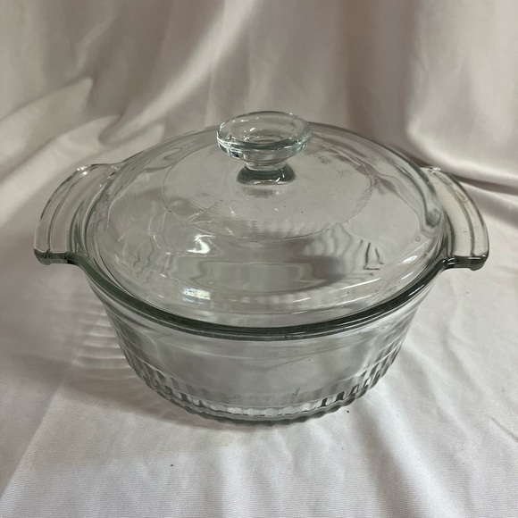 Anchor Hocking Clear Glass Baking Dish with Lid - Picture 1 of 9